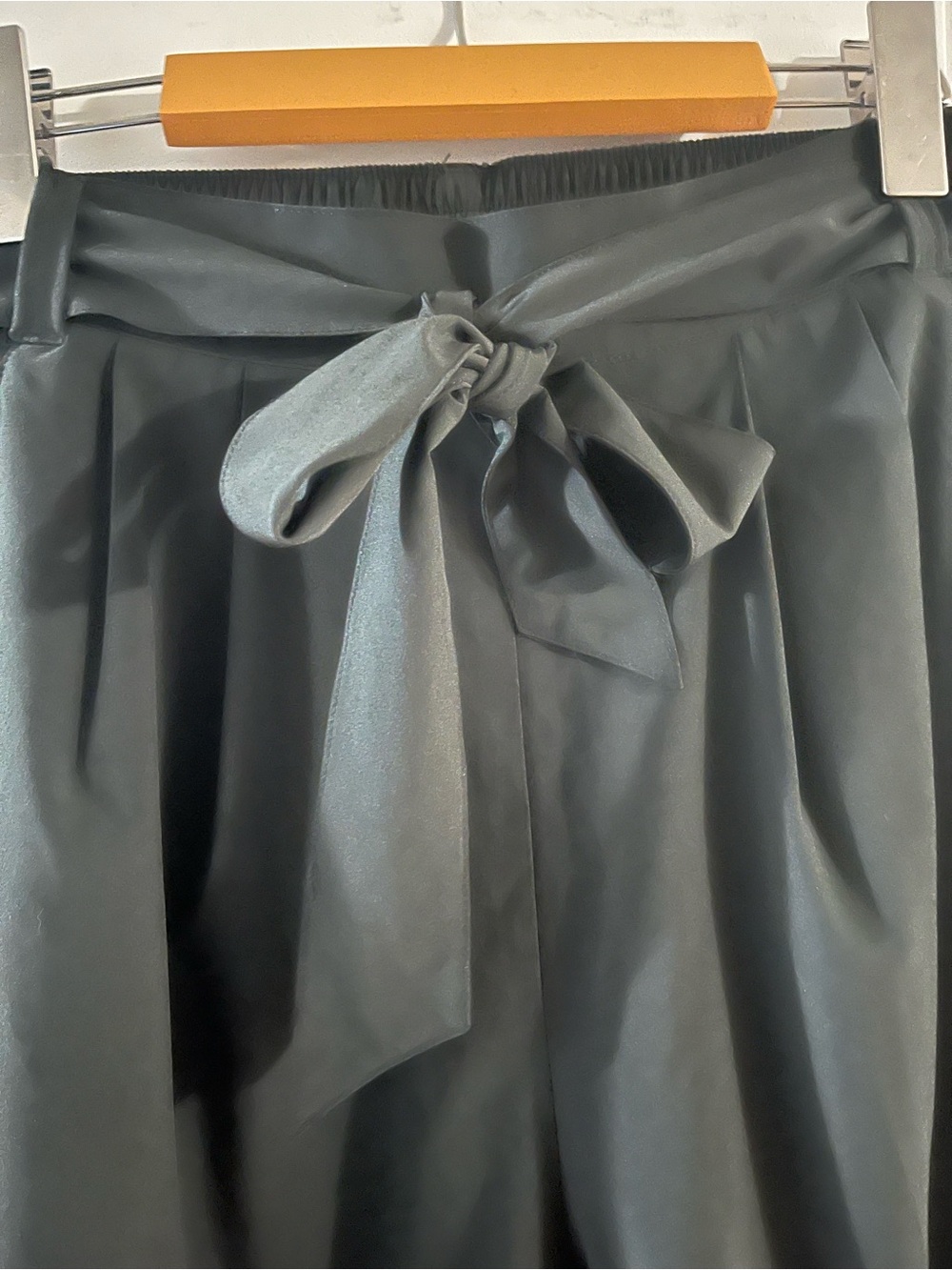 Royal Robbins Black Tie-Waist High Waisted Shorts - Picture 4 of 6